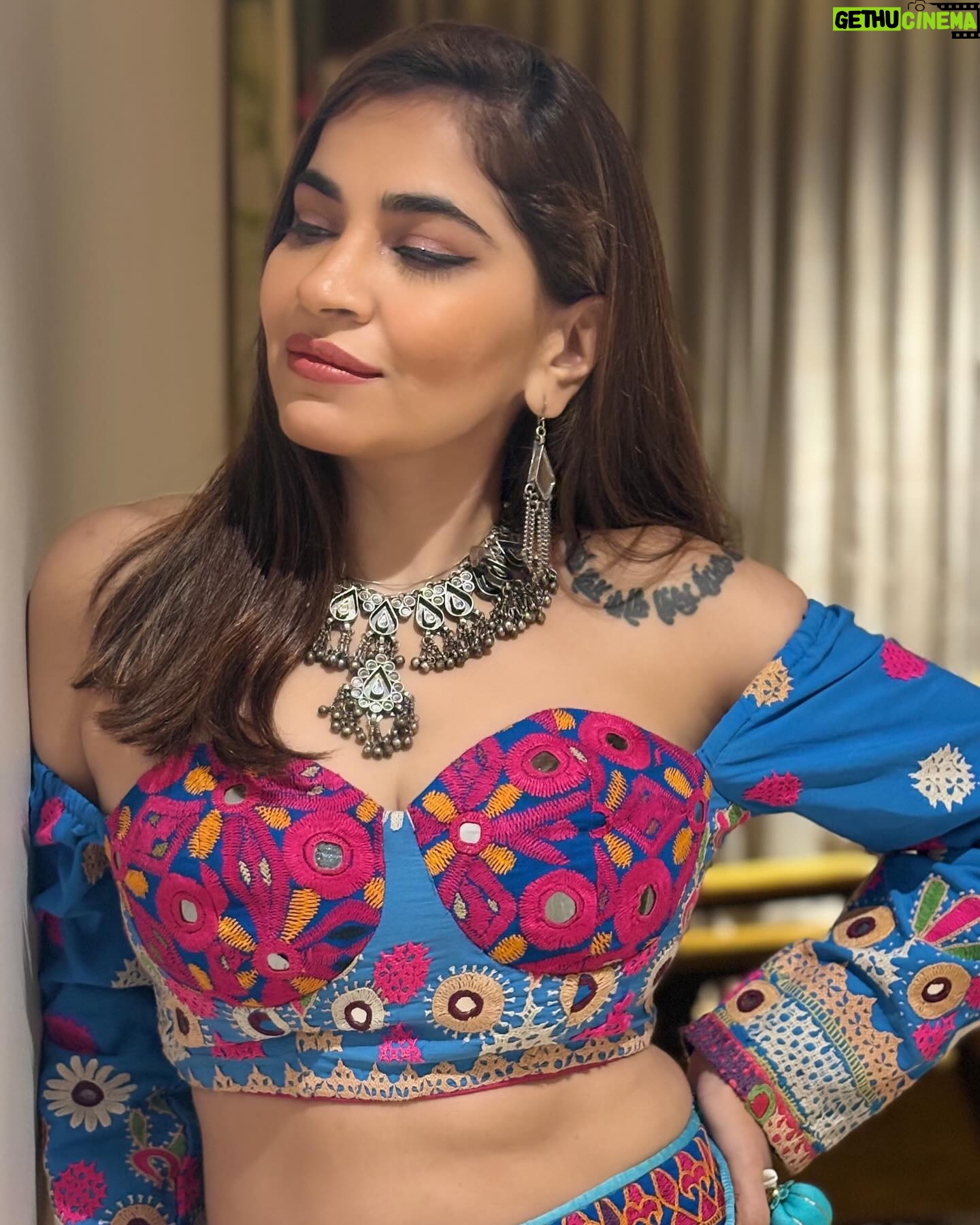 Shruti Pathak - 1.2K Likes - Last night in Lucknow 💙
@avadhgarbafestival
Outfit by - @_hot.io
Jewellery by - @silver.kiosk
Styled by @style_by_hetaljogi
#shrutipathak #shrutipathaklive #lucknow #navratri #shubhaarambh #radhaneshyammalijashe #bhammariyo #patannapatrani #haiyaa