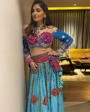 Shruti Pathak Instagram - Last night in Lucknow 💙
@avadhgarbafestival 

Outfit by - @_hot.io
Jewellery by - @silver.kiosk 
Styled by @style_by_hetaljogi 
#shrutipathak #shrutipathaklive #lucknow #navratri #shubhaarambh #radhaneshyammalijashe #bhammariyo #patannapatrani #haiyaa