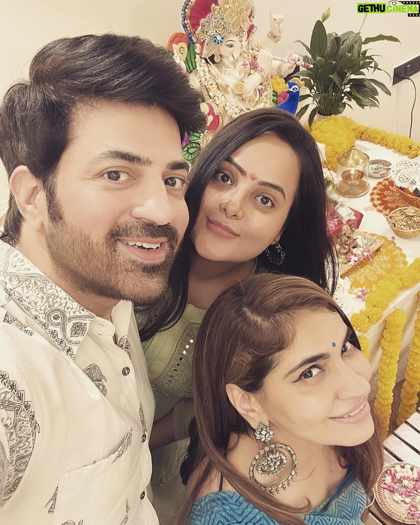 Shruti Pathak - 1K Likes - Ganpati Bappa Morya 🧿
Day 1 done so right
❤️❤️❤️
@nehaanand21 @pranjalnk @barmecharajat @meiyangchang @victoglyphix @dikhchyaoon @shrutidasofficial @ghuggss @manindersingh999 @the_nupur @hruthika_shrotriya @kushal_shrotriya18