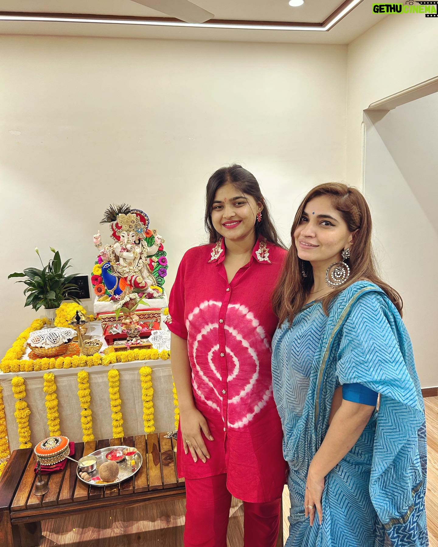Shruti Pathak - 1K Likes - Ganpati Bappa Morya 🧿
Day 1 done so right
❤️❤️❤️
@nehaanand21 @pranjalnk @barmecharajat @meiyangchang @victoglyphix @dikhchyaoon @shrutidasofficial @ghuggss @manindersingh999 @the_nupur @hruthika_shrotriya @kushal_shrotriya18