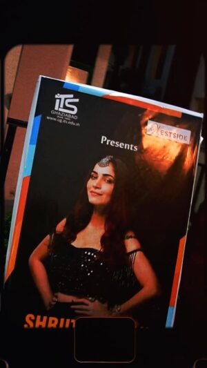 Shruti Pathak Instagram - Ghaziabad I.T.S college gig was such a blast.  Thank you @westsidestores @itsengggn @epositiveent @naushadepositive
