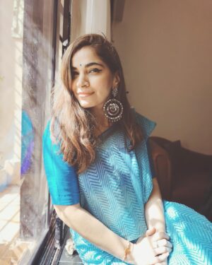 Shruti Pathak Instagram - Hogging the spotlight.,. Oh I mean the sunlight 🥰
Thank you for the lovely pictures @victoglyphix