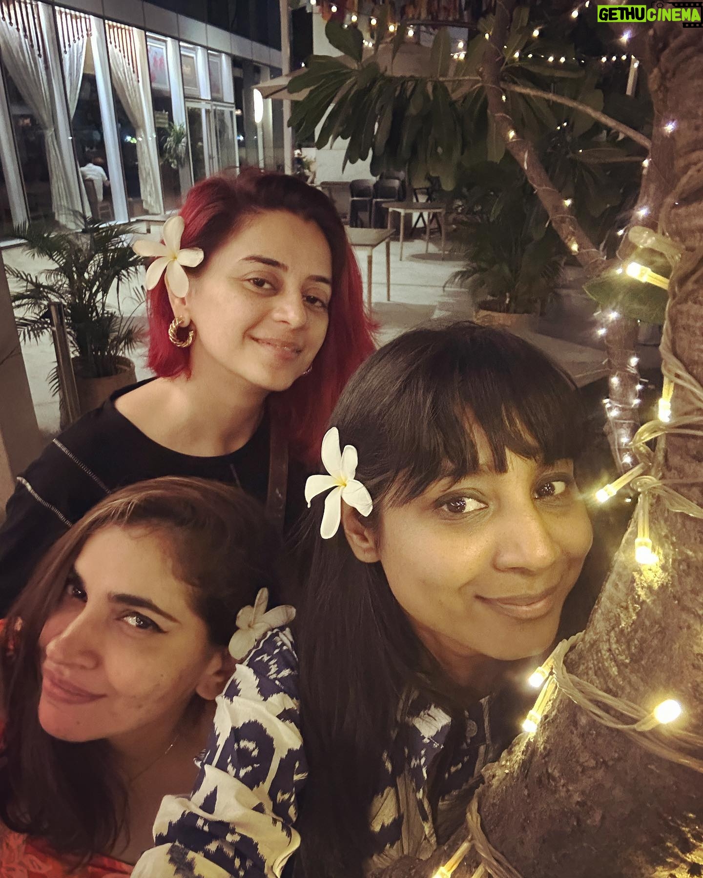 Shruti Pathak - 553 Likes - Night out with fellow Phoolmatis ✌️