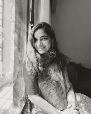 Shruti Pathak Instagram - Hogging the spotlight.,. Oh I mean the sunlight 🥰
Thank you for the lovely pictures @victoglyphix