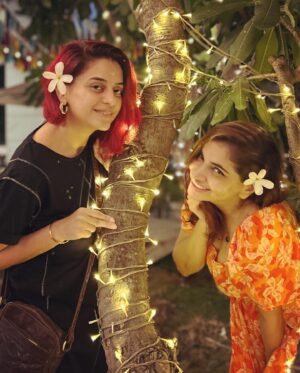 Shruti Pathak Instagram - Night out with fellow Phoolmatis ✌️