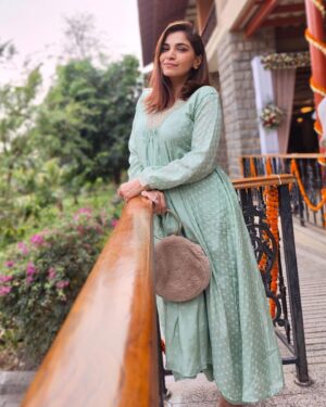 Shruti Pathak Instagram - Holding the fort …

📸 @victoglyphix always 🤗