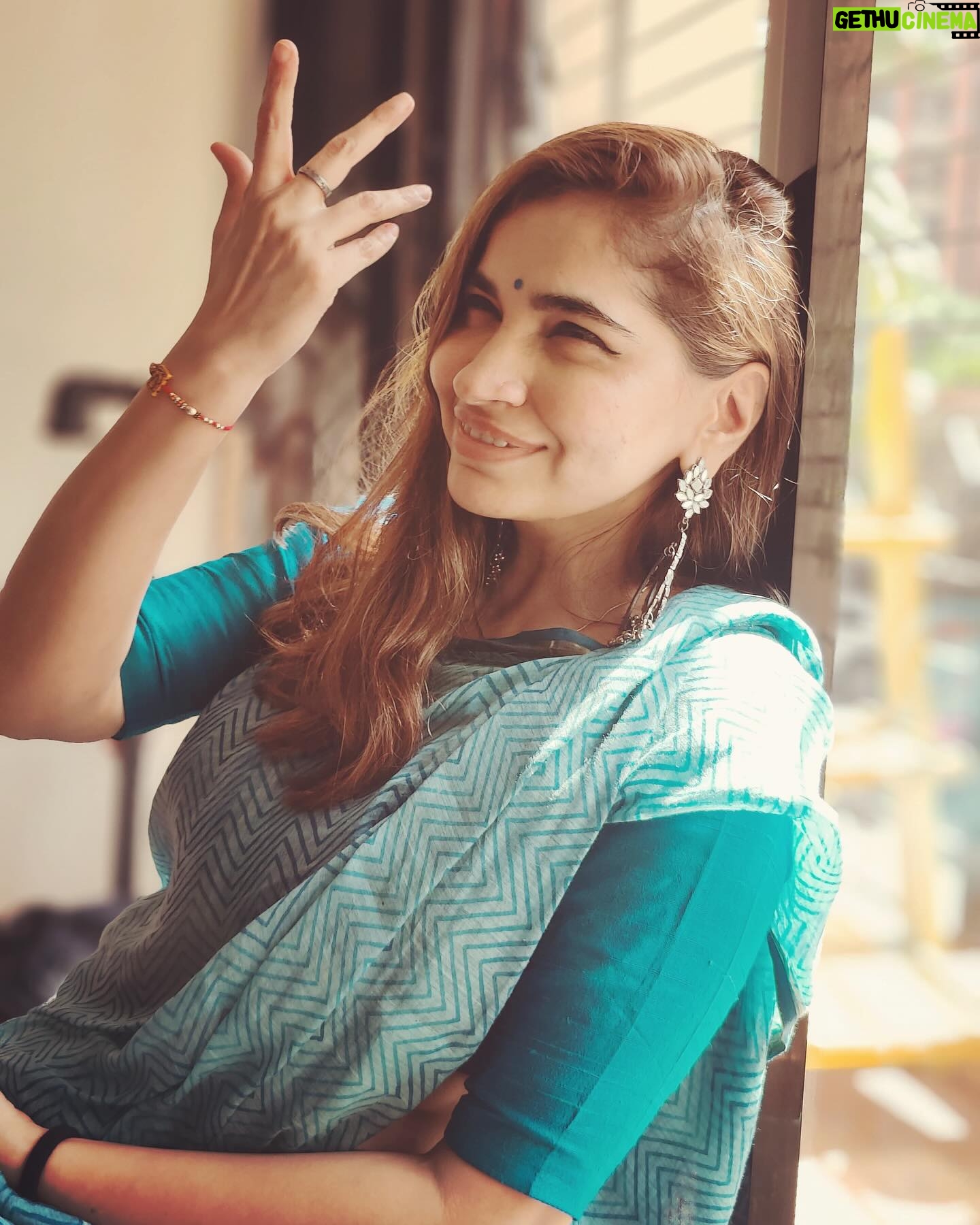 Shruti Pathak - 534 Likes - Hogging the spotlight.,. Oh I mean the sunlight 🥰
Thank you for the lovely pictures @victoglyphix