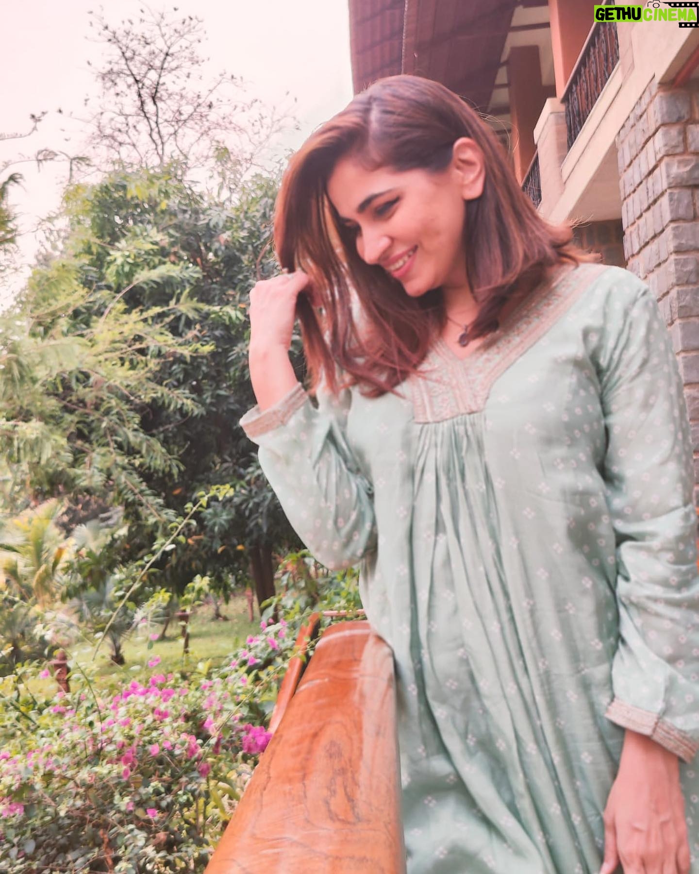 Shruti Pathak - 541 Likes - Holding the fort …
📸 @victoglyphix always 🤗