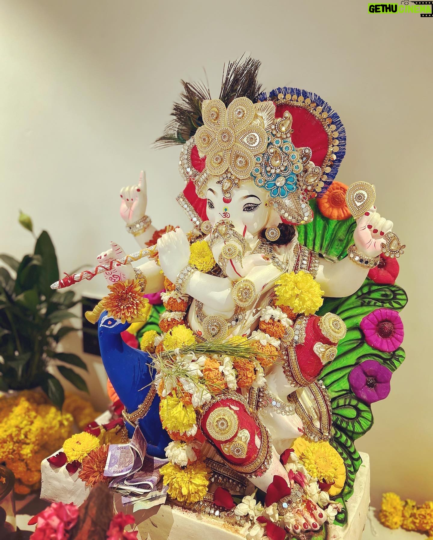 Shruti Pathak - 519 Likes - It’s a chill day with Ganpati Bappa 🧿