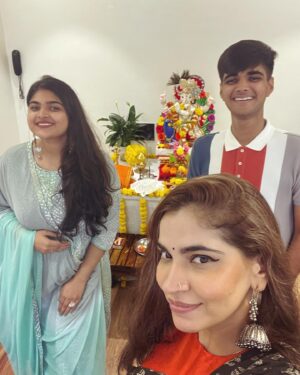 Shruti Pathak Instagram - It’s a chill day with Ganpati Bappa 🧿