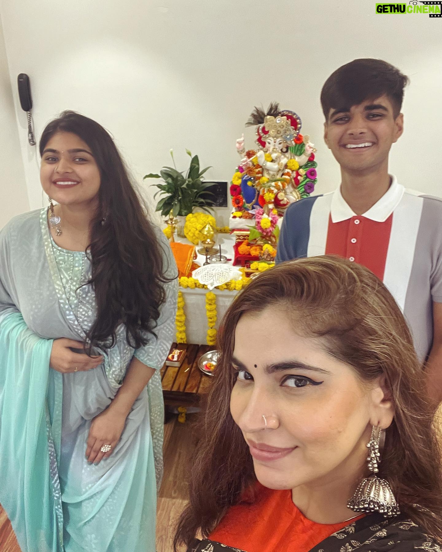 Shruti Pathak - 519 Likes - It’s a chill day with Ganpati Bappa 🧿