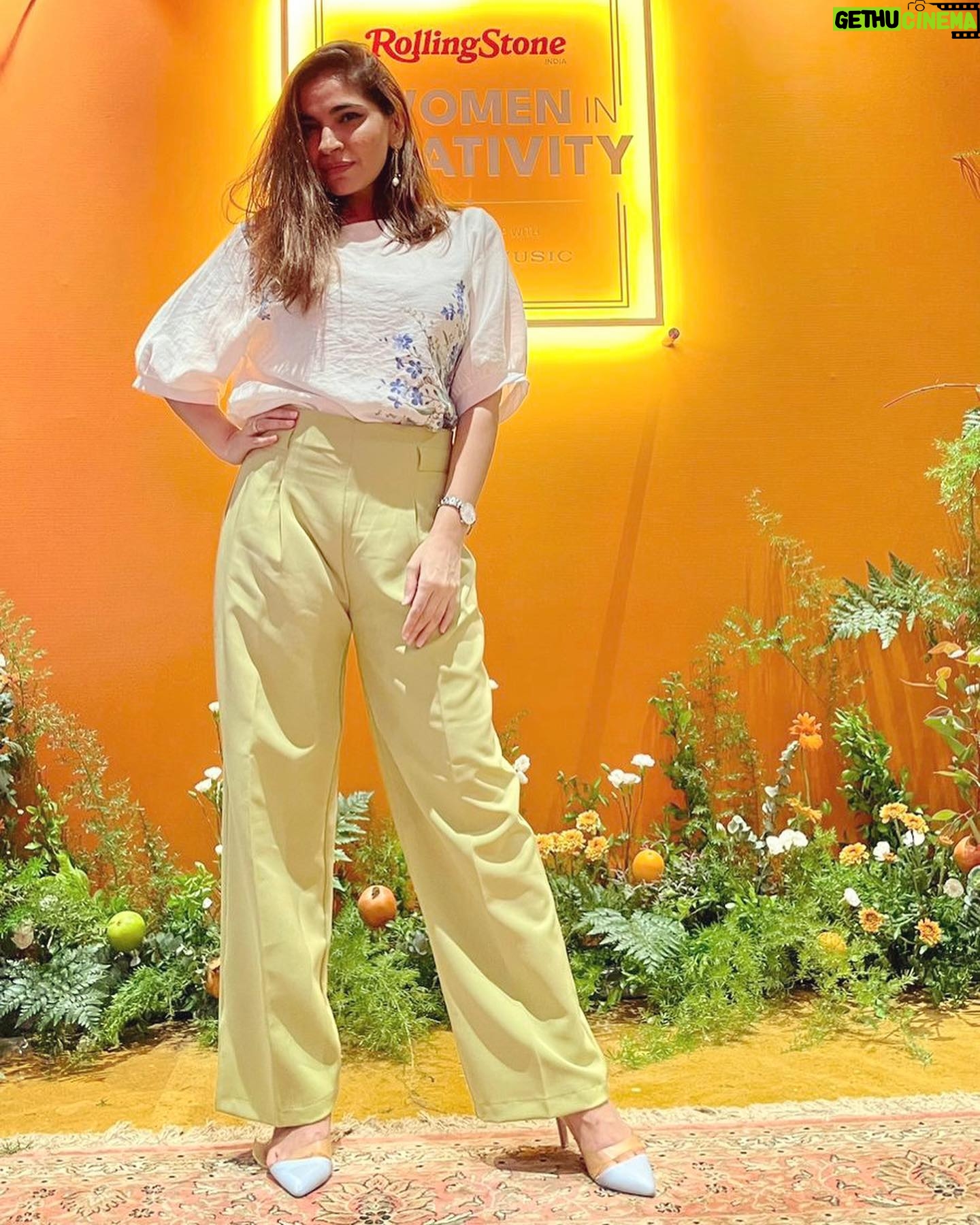 Shruti Pathak - 514 Likes - Beautiful noon , happy faces , summery outfits at @rollingstonein @sonymusicindia @hoegaardenindia brunch. 💚
Thank you for the clicks @ambilimenon 🤗