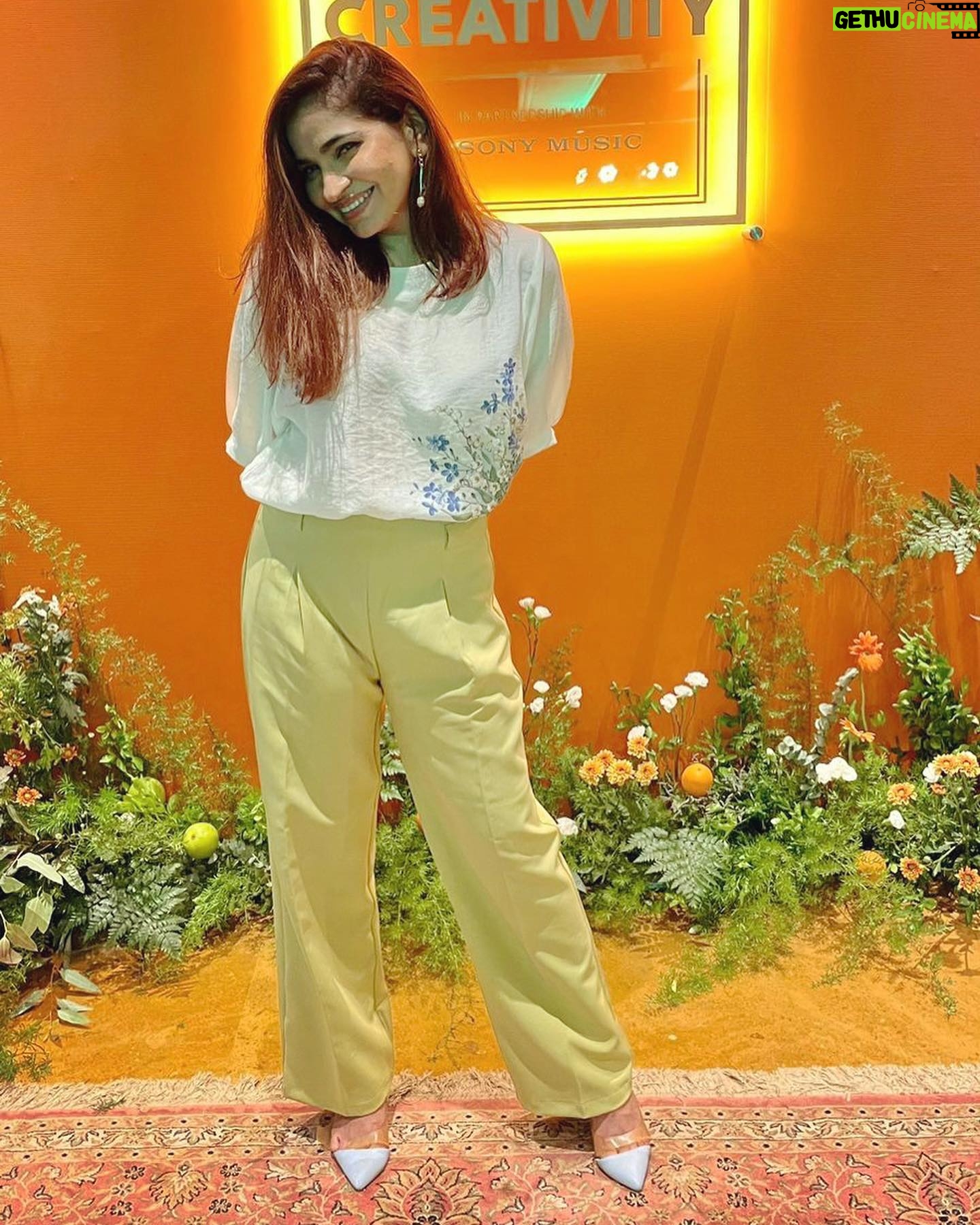Shruti Pathak - 514 Likes - Beautiful noon , happy faces , summery outfits at @rollingstonein @sonymusicindia @hoegaardenindia brunch. 💚
Thank you for the clicks @ambilimenon 🤗