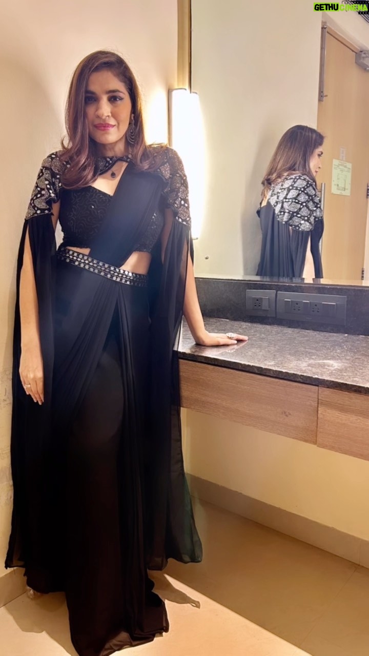 Shruti Pathak - 555 Likes - Performed a tiny set for the Critics Choice Awards last night. P.S with that monstrous pimple on my face 😊
Was waiting to use this song in the sexy voice of @shilparao since forever 😍
Outfit by - @tejoofashions
Jewellery by - @tarannumjewelry
Styled by - @style_by_hetaljogi
Assisted by - @lookbook.by.payal