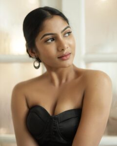 Shruti Reddy Instagram - Well-versed in etiquette! ♥️ 📸: @deepak_durai_photography Retoucher: @ashishsom @manassompurapix Makeup & hair: @deepasalomi Managed by: @thanga_18 @mahendrababu2590