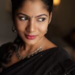 Shruti Reddy Instagram - Whispering to the soul who understands the language 🖤🐍✨ 📸: @deepak_durai_photography Retoucher: @ashishsom @manassompurapix Makeup & hair: @deepasalomi Managed by: @thanga_18 @mahendrababu2590 #saree #fashion #ethnicwear #sareelove