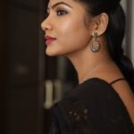 Shruti Reddy Instagram - Whispering to the soul who understands the language 🖤🐍✨ 📸: @deepak_durai_photography Retoucher: @ashishsom @manassompurapix Makeup & hair: @deepasalomi Managed by: @thanga_18 @mahendrababu2590 #saree #fashion #ethnicwear #sareelove
