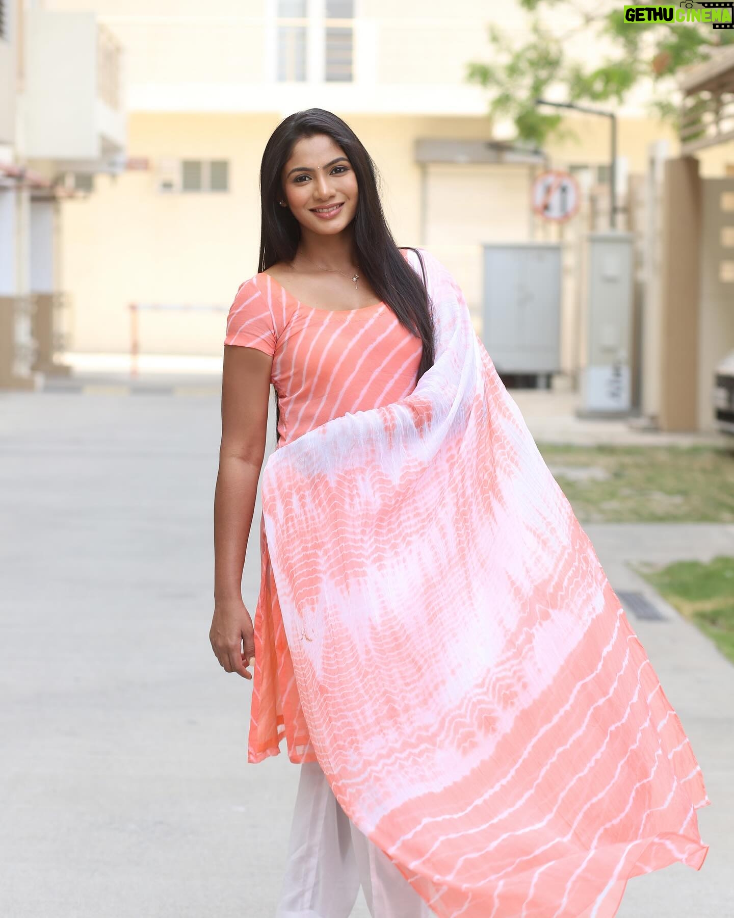 Shruti Reddy Instagram - Sending you a little love today ๐งธ๐ Photography: @sat_narain Retoucher: @ashishsom @manassompurapix Styling: @manogna_gollapudi Makeup & hair: @_gayathri_makeoverartistry_ Managed by: @mahendrababu2590 @thanga_18