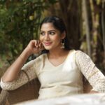Shruti Reddy Instagram - Personified 🤍✨ 📸: @deepak_durai_photography Retoucher: @ashishsom @manassompurapix Makeup & hair: @deepasalomi Managed by: @thanga_18 @mahendrababu2590