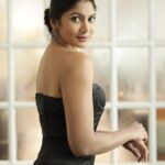 Shruti Reddy Instagram - Some of my favs from recent photoshoots 🤍❤️✨ 📸: @deepak_durai_photography Retoucher: @ashishsom @manassompurapix Makeup & hair: @deepasalomi Managed by: @mahendrababu2590 @thanga_18 #actors #actorslife #tamilactress #kollywood #tamilcinema