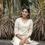 Shruti Reddy Instagram - Personified 🤍✨ 📸: @deepak_durai_photography Retoucher: @ashishsom @manassompurapix Makeup & hair: @deepasalomi Managed by: @thanga_18 @mahendrababu2590