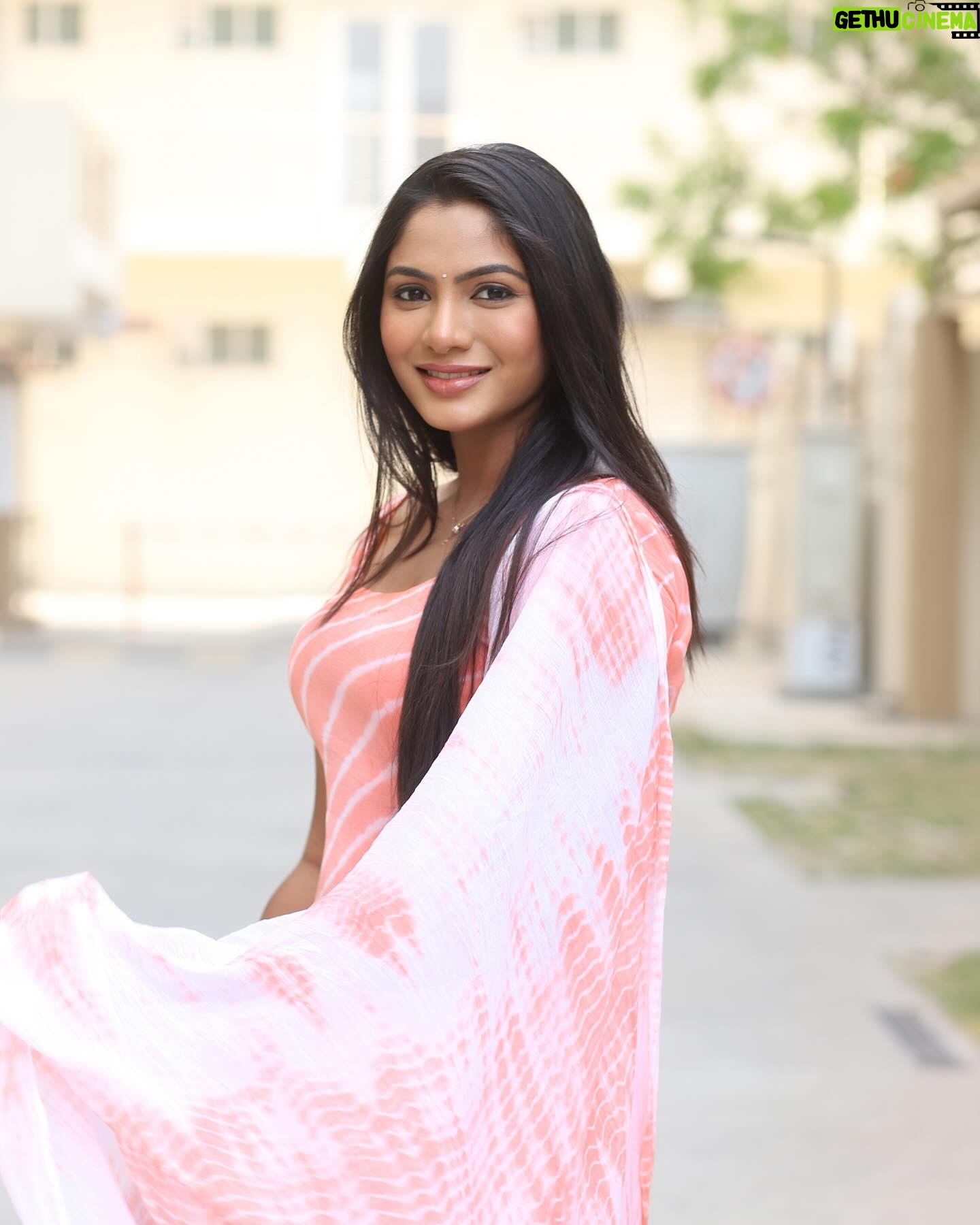 Shruti Reddy Instagram - Sending you a little love today ๐งธ๐ Photography: @sat_narain Retoucher: @ashishsom @manassompurapix Styling: @manogna_gollapudi Makeup & hair: @_gayathri_makeoverartistry_ Managed by: @mahendrababu2590 @thanga_18