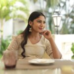 Shruti Reddy Instagram - Personified 🤍✨ 📸: @deepak_durai_photography Retoucher: @ashishsom @manassompurapix Makeup & hair: @deepasalomi Managed by: @thanga_18 @mahendrababu2590