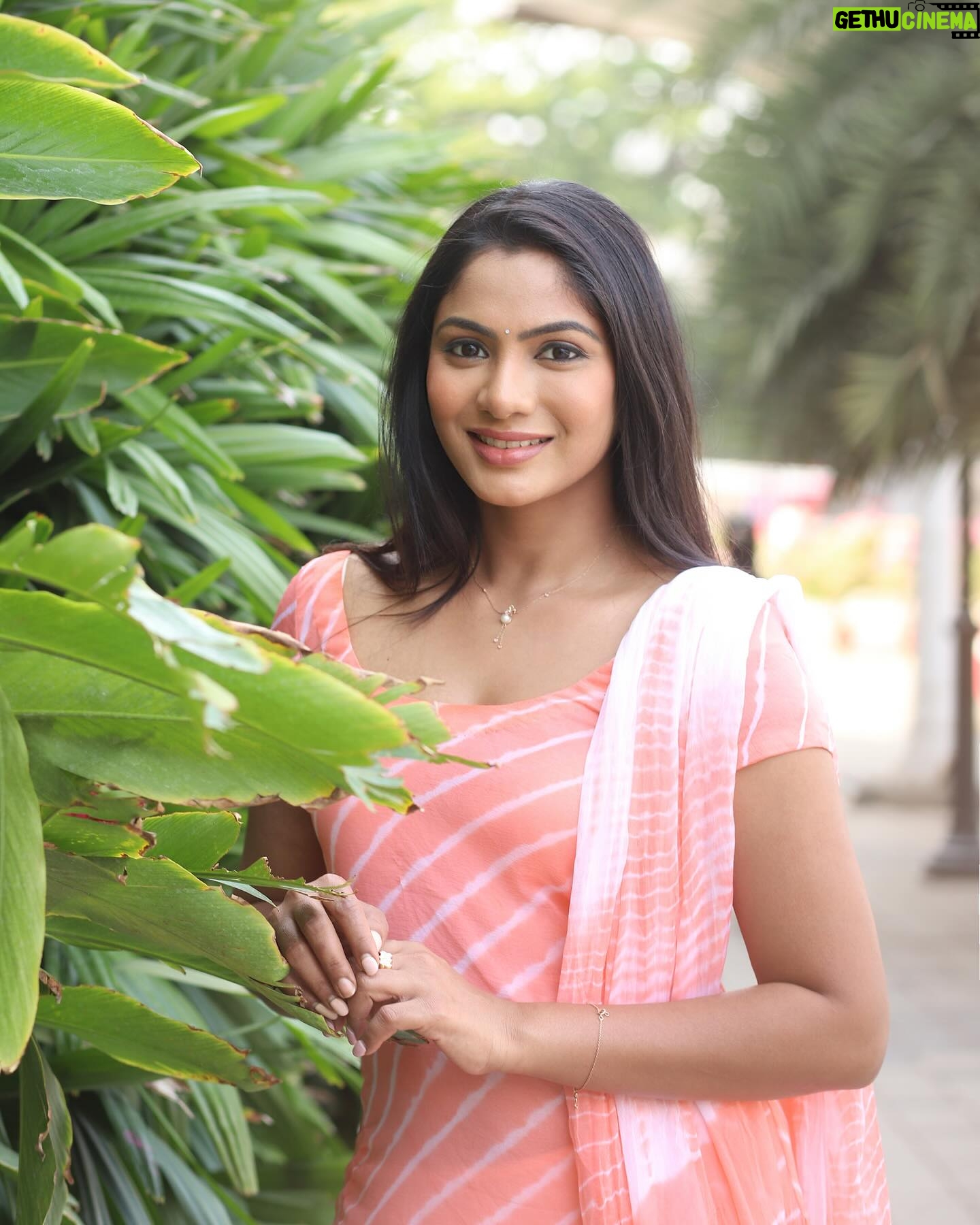 Shruti Reddy Instagram - Sending you a little love today ๐งธ๐ Photography: @sat_narain Retoucher: @ashishsom @manassompurapix Styling: @manogna_gollapudi Makeup & hair: @_gayathri_makeoverartistry_ Managed by: @mahendrababu2590 @thanga_18