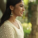 Shruti Reddy Instagram - Personified 🤍✨ 📸: @deepak_durai_photography Retoucher: @ashishsom @manassompurapix Makeup & hair: @deepasalomi Managed by: @thanga_18 @mahendrababu2590