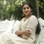 Shruti Reddy Instagram - Some of my favs from recent photoshoots 🤍❤️✨ 📸: @deepak_durai_photography Retoucher: @ashishsom @manassompurapix Makeup & hair: @deepasalomi Managed by: @mahendrababu2590 @thanga_18 #actors #actorslife #tamilactress #kollywood #tamilcinema