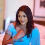 Shruti Reddy Instagram - Beautiful 🩵🩶💘✨ Inframe: actress @shrutireddyy Photography: @shiva.stills Retoucher: @ashishsom @manassompurapix Makeup: @komaljoshi_official Hair: @ramanababu660 Saree draping: @komaljoshi_official Artist Management: @mahendrababu2590 @thanga_18 #makeup #makeupartist #makeuplover #tamilactress #cinema #beauty #saree #sareelove #ethnicwear #fashion #sareesofinstagram #sareefashion