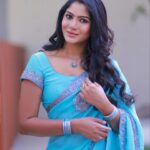 Shruti Reddy Instagram - Beautiful 🩵🩶💘✨ Inframe: actress @shrutireddyy Photography: @shiva.stills Retoucher: @ashishsom @manassompurapix Makeup: @komaljoshi_official Hair: @ramanababu660 Saree draping: @komaljoshi_official Artist Management: @mahendrababu2590 @thanga_18 #makeup #makeupartist #makeuplover #tamilactress #cinema #beauty #saree #sareelove #ethnicwear #fashion #sareesofinstagram #sareefashion