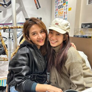 Shu-Han Liang Instagram - 真的是很喜歡這種熟悉感❤️🫶🏻
忙碌生活之中卻如此讓人放鬆的夥伴們😉
突如其然的一場K-pop鑽研大會😆
