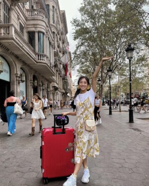 Shu-Han Liang Instagram - -Barcelona 
小妞我第一次踏上非亞洲的土地🥰
期待我們帶什麼回去呢😉

敬請期待😚

P.S 我大概是天選之人⋯可以長途飛機睡滿快10小時🤣