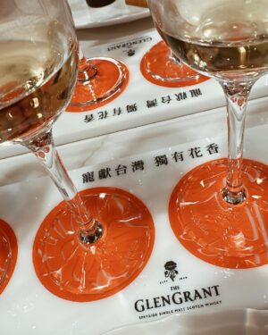 Shu-Han Liang Instagram - - congrats 🎉
感謝大家今天來參與我與瀚名
-

-

-

-

-
的朋友辦的活動🤣
恭喜他們新品上市🎉😘

你看現在自媒體多難經營，還要自己想梗不然你們都不按讚🤣🤣

戲裡沒愛到，那就平行時空來交杯酒吧😆