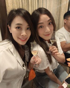 Shu-Han Liang Instagram - - congrats 🎉
感謝大家今天來參與我與瀚名
-

-

-

-

-
的朋友辦的活動🤣
恭喜他們新品上市🎉😘

你看現在自媒體多難經營，還要自己想梗不然你們都不按讚🤣🤣

戲裡沒愛到，那就平行時空來交杯酒吧😆