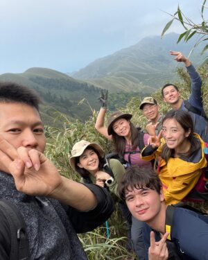 Shu-Han Liang Instagram - - 小觀音山大O型線
享受身體肌肉的每一塊嘶吼，就像演戲一樣，享受每一種情緒在身體的流動，期許我的歌唱一樣，可以享受每一個任由我傳遞出去的音色。

每一件事情都是一樣的道理，當你掌握的如魚得水，自然而然散發出的光芒就不同凡響。

everything will be fine. 
Plz keep going. 

謝謝可愛的山友們✌🏻
