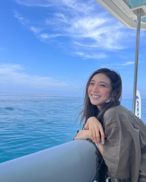 Shu-Han Liang Instagram - - 牛奶海🥛
美麗的天氣就要跟美麗的女孩們一起拍照😍感謝大家相伴，牛奶湖真的有夠美，還學習到很多關於牛奶湖的知識🎉

雖然我仍然一貫包緊緊達人的出席但是這美景怎麼拍都美到不行❤️
以上都是0修圖👌🏻你懂有多美了吧（我是指女孩們😆

端午連假最後一天嘍～把握最後時光～假期玩好玩滿噢耶👏🏻

@sabrinapai0420 @ching_510 @poyu_lin @peggy3660 

#牛奶海 #lazuli #bitplay