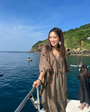 Shu-Han Liang Instagram - - 牛奶海🥛
美麗的天氣就要跟美麗的女孩們一起拍照😍感謝大家相伴，牛奶湖真的有夠美，還學習到很多關於牛奶湖的知識🎉

雖然我仍然一貫包緊緊達人的出席但是這美景怎麼拍都美到不行❤️
以上都是0修圖👌🏻你懂有多美了吧（我是指女孩們😆

端午連假最後一天嘍～把握最後時光～假期玩好玩滿噢耶👏🏻

@sabrinapai0420 @ching_510 @poyu_lin @peggy3660 

#牛奶海 #lazuli #bitplay