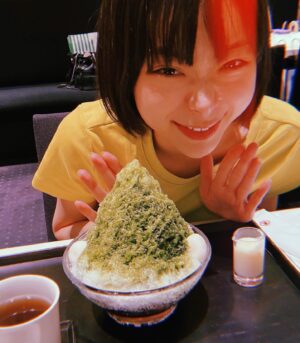 Shuri Instagram - 無事にお誕生日を迎えられました。いつもメッセージありがとうございます！
前に進めるのは皆様のおかげです。恩返しできるよう、これからも楽しんでいただける作品づくりを、頑張っていきたいと思います！
これからもどうぞよろしくお願いします🙇‍♀️🎂👏🤍
感謝をこめて！！！