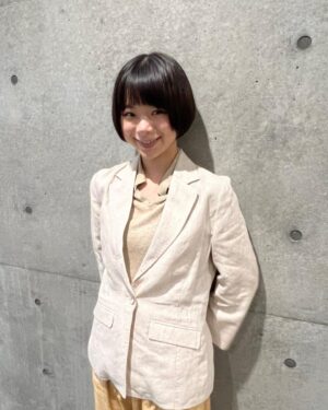 Shuri Instagram - 遅くなりましたが🙇‍♀️
「石子と羽男」第4話
ありがとうございました。
出演できて本当に光栄でした。

最近は撮影の日々を過ごしております。楽しんでいただけるように頑張ります。

明日から月曜日ですが、水分補給忘れず、頑張りすぎず行きましょう☺️！