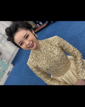 Shuri Instagram - 朝ドラ「ブギウギ」

心から、ありがとうございました。
撮影を通してかけがえのない時間を
全てのキャストスタッフの皆様と過ごせたこと、
放送を通して視聴者の皆様と共にいることができた半年間、
一生忘れません。
たくさんのエネルギーをありがとうございました。
宝物です。

ほんま、おおきにーーー！！！！