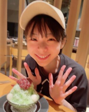Shuri Instagram - 遅くなりましたが🙇‍♀️
「石子と羽男」第4話
ありがとうございました。
出演できて本当に光栄でした。

最近は撮影の日々を過ごしております。楽しんでいただけるように頑張ります。

明日から月曜日ですが、水分補給忘れず、頑張りすぎず行きましょう☺️！