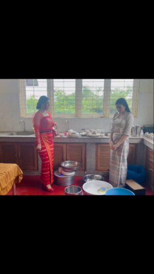 Shwe Tha Mee Instagram - 😂
#instadaily #funny #friends #reels