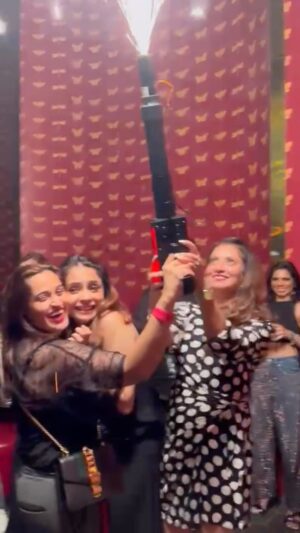 Shweta Pandit Instagram - When did all this happen #crazynight #bffs #friendslikefamily