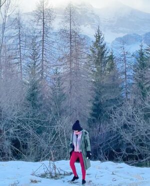 Shweta Pandit Instagram - End of the year at the end of beauty 🦄❄️🎄🗾 #frozenlake #dolomites #alps #snowlife