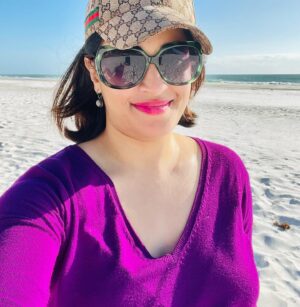Shweta Pandit Instagram - Beach please! 🏖️ #seafood #beachbaby #whitesand #stunningview #oceaneyes #sunnyflorida #instaizana #babyadventures #momboss #winterholidays