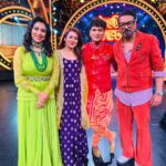Shweta Gulati Instagram - #aflatoon promotions day 3 went like this. Was honored to be amongst such amazing talent. From the judges to the contestants. Saw some amazing Lavani performances that left me mesmerized. Thank you @colorsmarathi @dholkichya_talavar for this amazing experience.
