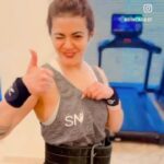 Shweta Gulati Instagram - Self motivation be like….. Last couple of years I have been suffering from health issues like disc de-generation, cervical, extreme muscle spasms, the list is endless…… But my will power is too strong to sit at home n whine about it. 🧿 As u can see I’m holding a 2.5 kg dumbbell, yes…… that’s how bad my physical health is currently. I certainly have slowed down, no ego lifting ( which I rarely did anyway ) thanks to @shettiyano who always discouraged me from it unlike most coaches. Eating healthier, ( I am an emotional eater) so imagine when my body is broken all I seek is food. Above all staying positive, not giving up and just showing up each day. One day at a time. ♥️ #Healing #resting #smilingthroughthepain #beinggrateful #shwetagulati #fitnessaddict #fitgirl #actor #tvseries #movies #gymlover #gymrat #recoveryjourney