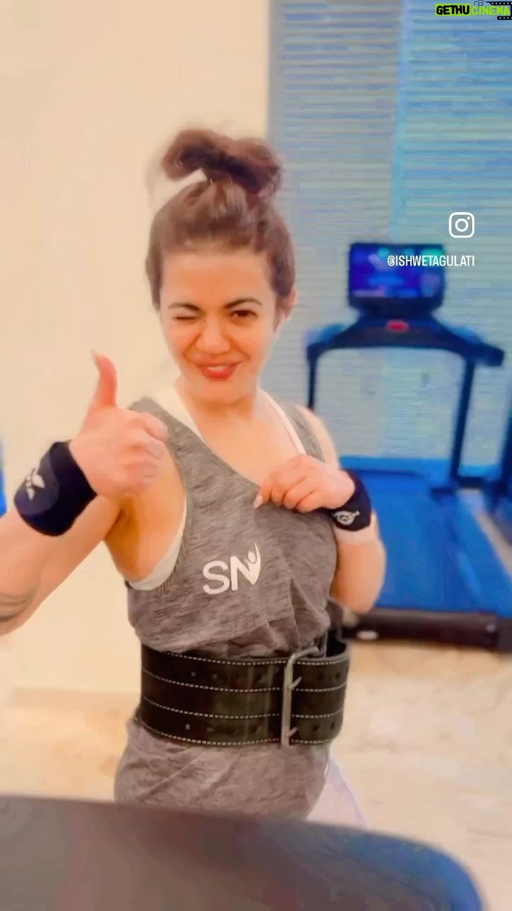 Shweta Gulati Instagram - Self motivation be like….. Last couple of years I have been suffering from health issues like disc de-generation, cervical, extreme muscle spasms, the list is endless…… But my will power is too strong to sit at home n whine about it. 🧿 As u can see I’m holding a 2.5 kg dumbbell, yes…… that’s how bad my physical health is currently. I certainly have slowed down, no ego lifting ( which I rarely did anyway ) thanks to @shettiyano who always discouraged me from it unlike most coaches. Eating healthier, ( I am an emotional eater) so imagine when my body is broken all I seek is food. Above all staying positive, not giving up and just showing up each day. One day at a time. ♥️ #Healing #resting #smilingthroughthepain #beinggrateful #shwetagulati #fitnessaddict #fitgirl #actor #tvseries #movies #gymlover #gymrat #recoveryjourney